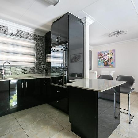 Signature Lodge Kempton Park Exteriör bild