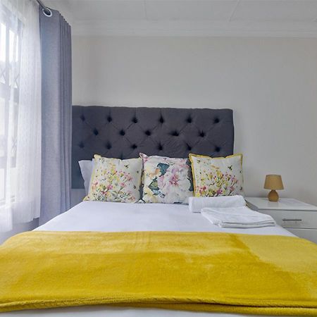 Signature Lodge Kempton Park Exteriör bild