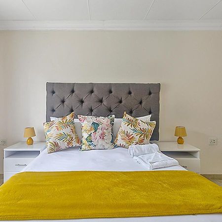 Signature Lodge Kempton Park Exteriör bild