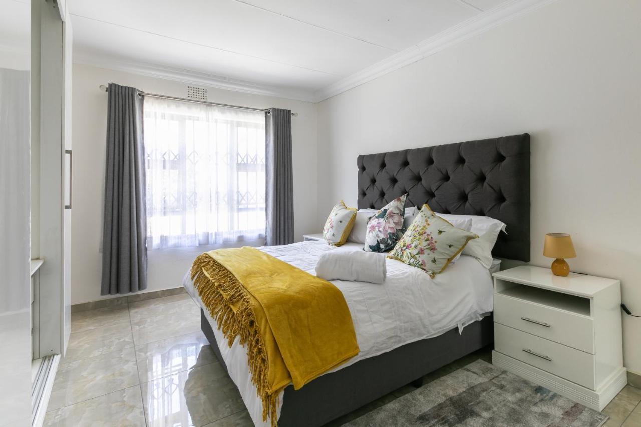 Signature Lodge Kempton Park Exteriör bild