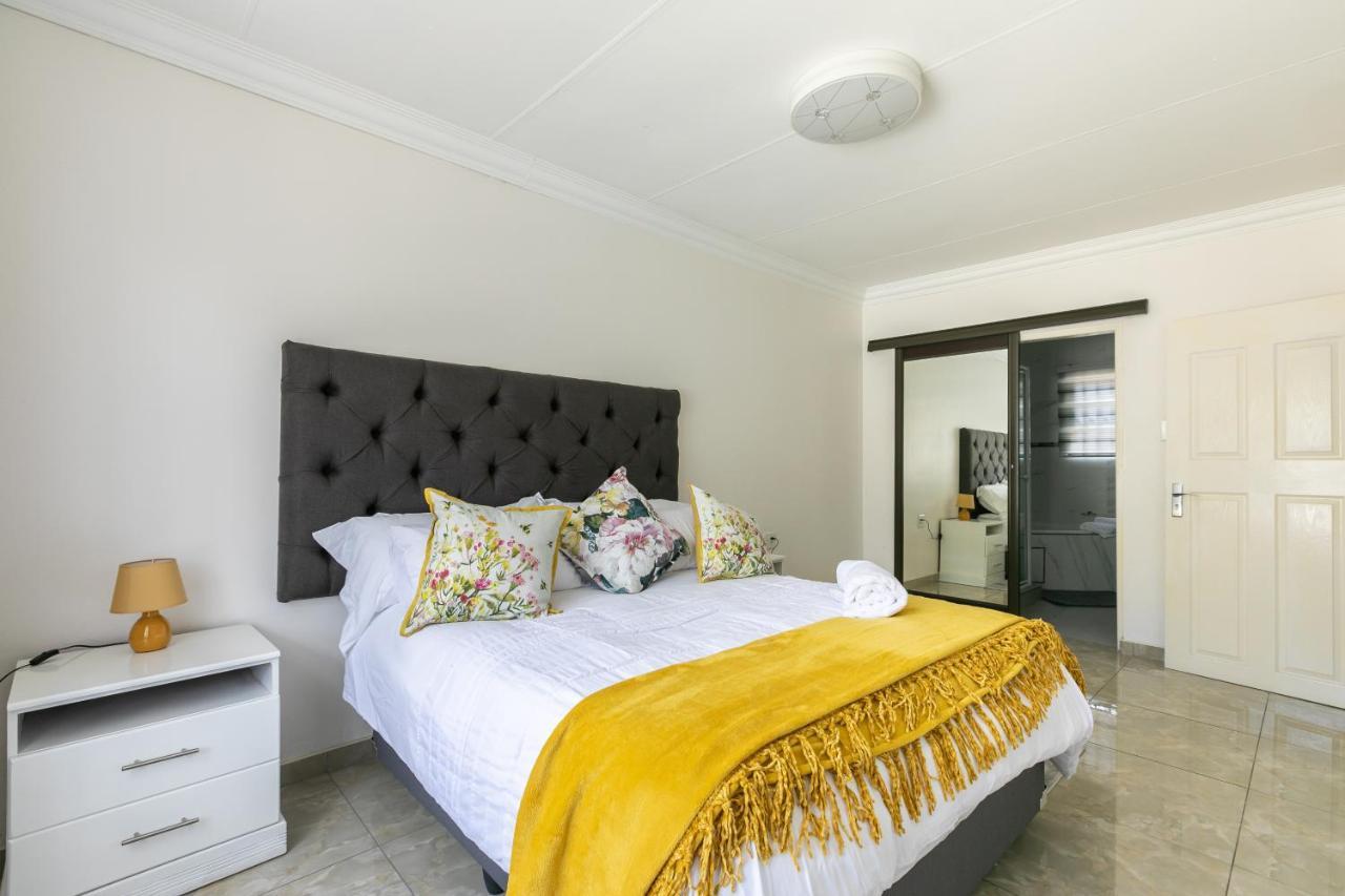Signature Lodge Kempton Park Exteriör bild