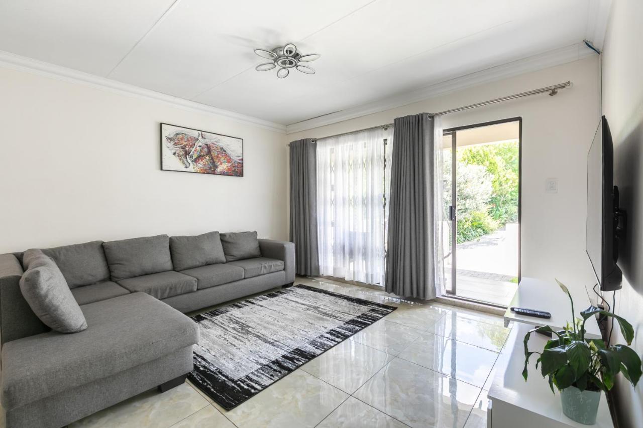 Signature Lodge Kempton Park Exteriör bild