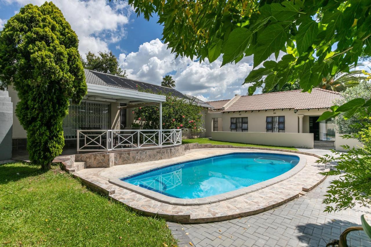 Signature Lodge Kempton Park Exteriör bild