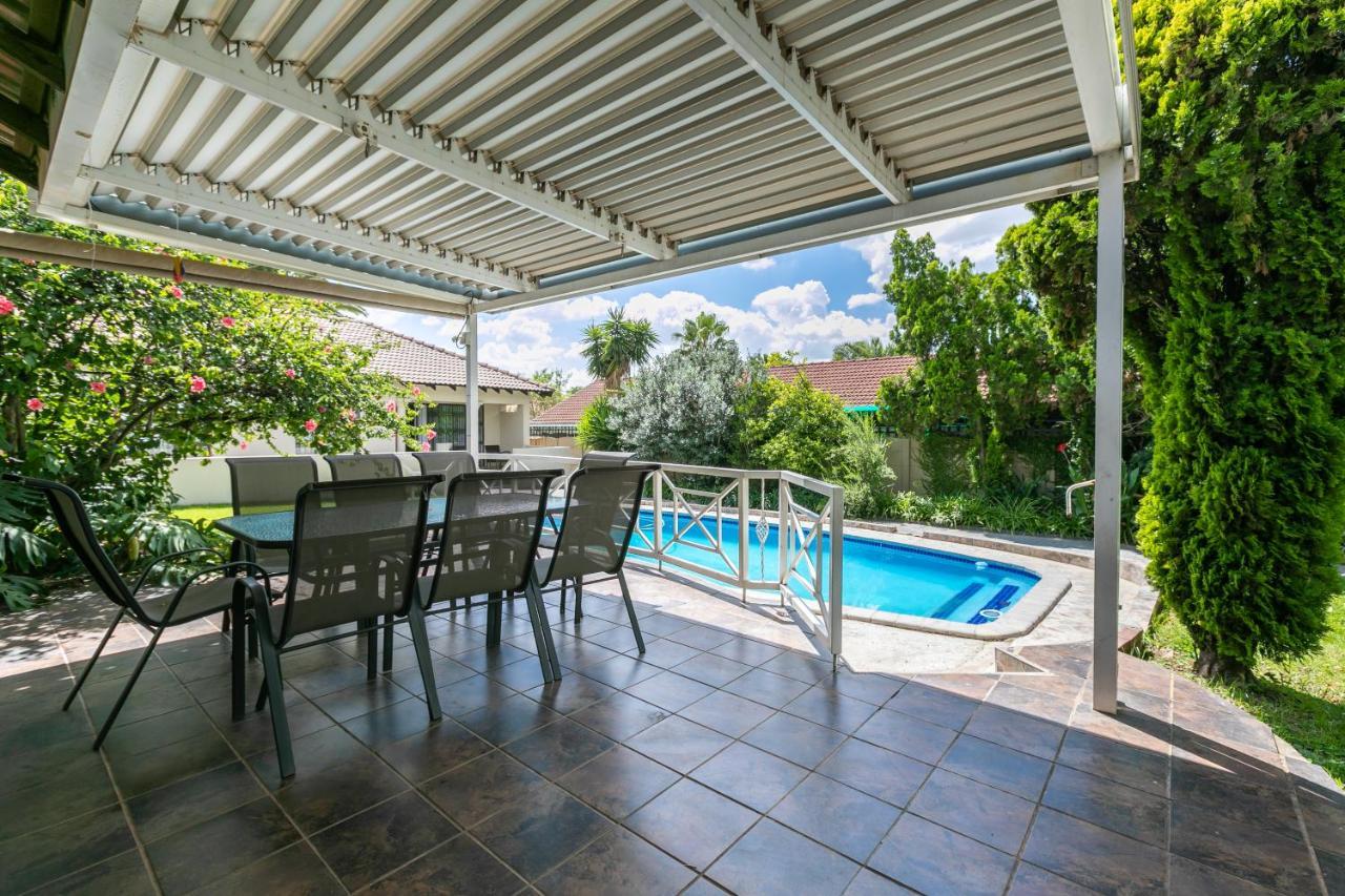 Signature Lodge Kempton Park Exteriör bild