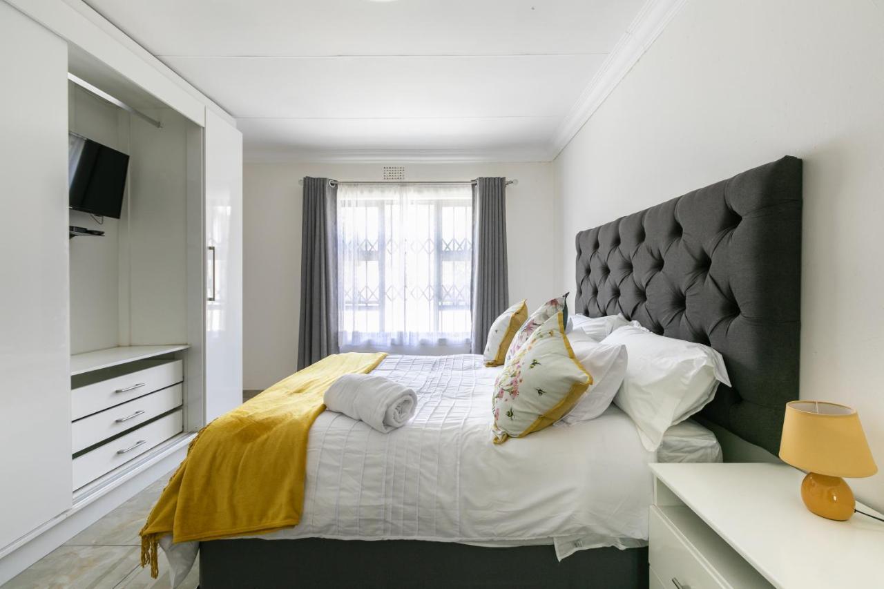 Signature Lodge Kempton Park Exteriör bild
