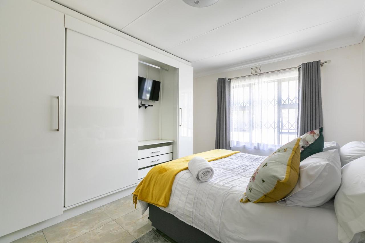 Signature Lodge Kempton Park Exteriör bild