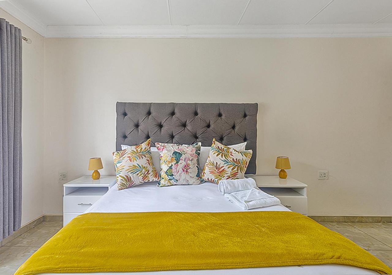 Signature Lodge Kempton Park Exteriör bild